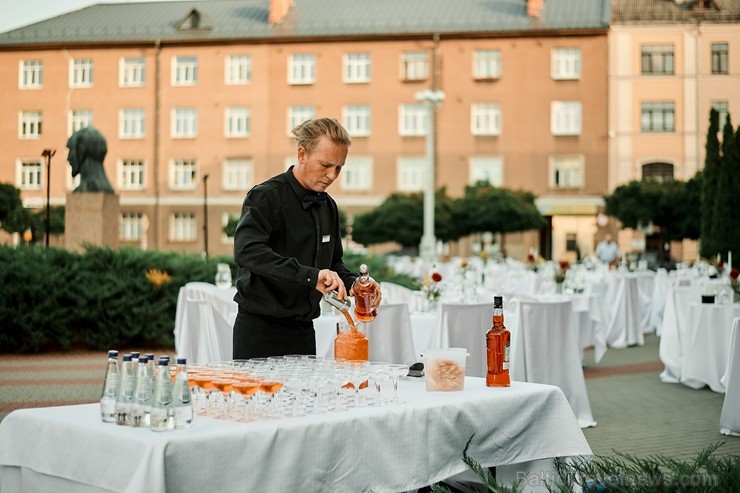 Viesnīcas Park Hotel Latgola restorāna PLAZA komanda 22.08.2019 rīkoja ekskluzīvas vakariņas neparastā vietā - Daugavpils Universitātes skvērā Viesnīcas Park Hotel Latgola restorāna PLAZA komanda 22.08.2019 rīkoja ekskluzīvas vakariņas neparastā vietā - Daugavpils Universitātes skvērā 263707