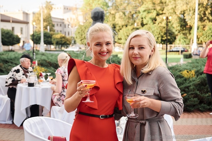 Viesnīcas Park Hotel Latgola restorāna PLAZA komanda 22.08.2019 rīkoja ekskluzīvas vakariņas neparastā vietā - Daugavpils Universitātes skvērā Viesnīcas Park Hotel Latgola restorāna PLAZA komanda 22.08.2019 rīkoja ekskluzīvas vakariņas neparastā vietā - Daugavpils Universitātes skvērā 263710