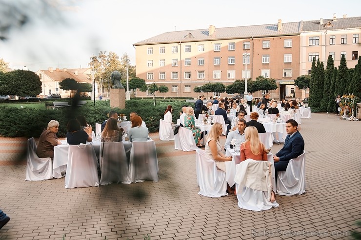 Viesnīcas Park Hotel Latgola restorāna PLAZA komanda 22.08.2019 rīkoja ekskluzīvas vakariņas neparastā vietā - Daugavpils Universitātes skvērā Viesnīcas Park Hotel Latgola restorāna PLAZA komanda 22.08.2019 rīkoja ekskluzīvas vakariņas neparastā vietā - Daugavpils Universitātes skvērā 263713