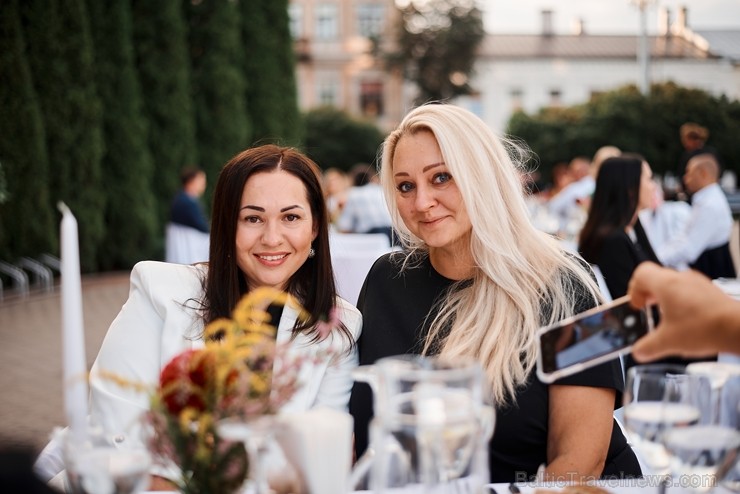 Viesnīcas Park Hotel Latgola restorāna PLAZA komanda 22.08.2019 rīkoja ekskluzīvas vakariņas neparastā vietā - Daugavpils Universitātes skvērā Viesnīcas Park Hotel Latgola restorāna PLAZA komanda 22.08.2019 rīkoja ekskluzīvas vakariņas neparastā vietā - Daugavpils Universitātes skvērā 263714