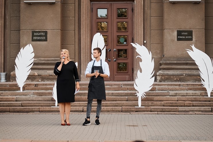 Viesnīcas Park Hotel Latgola restorāna PLAZA komanda 22.08.2019 rīkoja ekskluzīvas vakariņas neparastā vietā - Daugavpils Universitātes skvērā Viesnīcas Park Hotel Latgola restorāna PLAZA komanda 22.08.2019 rīkoja ekskluzīvas vakariņas neparastā vietā - Daugavpils Universitātes skvērā 263715