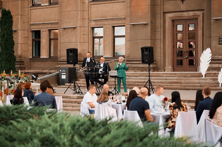 Viesnīcas Park Hotel Latgola restorāna PLAZA komanda 22.08.2019 rīkoja ekskluzīvas vakariņas neparastā vietā - Daugavpils Universitātes skvērā Viesnīcas Park Hotel Latgola restorāna PLAZA komanda 22.08.2019 rīkoja ekskluzīvas vakariņas neparastā vietā - Daugavpils Universitātes skvērā 263717