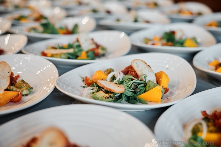 Viesnīcas Park Hotel Latgola restorāna PLAZA komanda 22.08.2019 rīkoja ekskluzīvas vakariņas neparastā vietā - Daugavpils Universitātes skvērā Viesnīcas Park Hotel Latgola restorāna PLAZA komanda 22.08.2019 rīkoja ekskluzīvas vakariņas neparastā vietā - Daugavpils Universitātes skvērā 263718