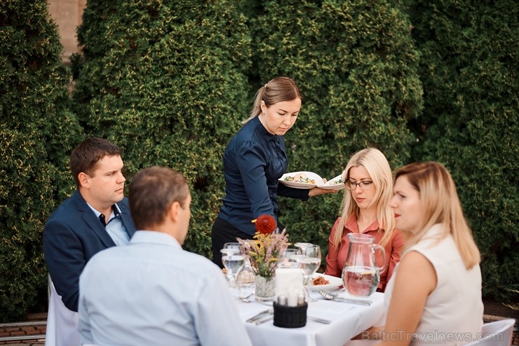 Viesnīcas Park Hotel Latgola restorāna PLAZA komanda 22.08.2019 rīkoja ekskluzīvas vakariņas neparastā vietā - Daugavpils Universitātes skvērā Viesnīcas Park Hotel Latgola restorāna PLAZA komanda 22.08.2019 rīkoja ekskluzīvas vakariņas neparastā vietā - Daugavpils Universitātes skvērā 263720