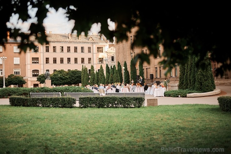 Viesnīcas Park Hotel Latgola restorāna PLAZA komanda 22.08.2019 rīkoja ekskluzīvas vakariņas neparastā vietā - Daugavpils Universitātes skvērā Viesnīcas Park Hotel Latgola restorāna PLAZA komanda 22.08.2019 rīkoja ekskluzīvas vakariņas neparastā vietā - Daugavpils Universitātes skvērā 263721