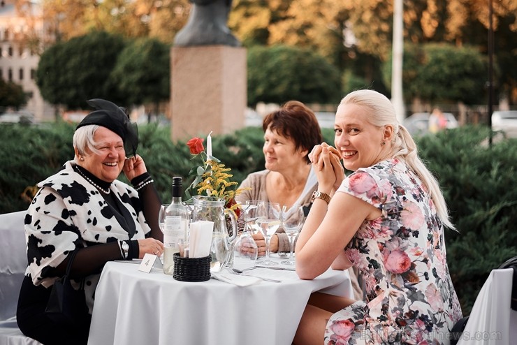 Viesnīcas Park Hotel Latgola restorāna PLAZA komanda 22.08.2019 rīkoja ekskluzīvas vakariņas neparastā vietā - Daugavpils Universitātes skvērā Viesnīcas Park Hotel Latgola restorāna PLAZA komanda 22.08.2019 rīkoja ekskluzīvas vakariņas neparastā vietā - Daugavpils Universitātes skvērā 263733