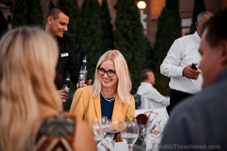 Viesnīcas Park Hotel Latgola restorāna PLAZA komanda 22.08.2019 rīkoja ekskluzīvas vakariņas neparastā vietā - Daugavpils Universitātes skvērā Viesnīcas Park Hotel Latgola restorāna PLAZA komanda 22.08.2019 rīkoja ekskluzīvas vakariņas neparastā vietā - Daugavpils Universitātes skvērā 263738