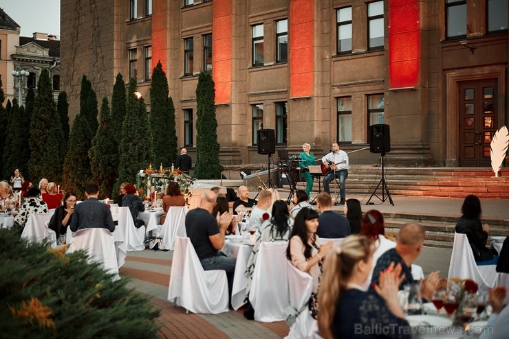 Viesnīcas Park Hotel Latgola restorāna PLAZA komanda 22.08.2019 rīkoja ekskluzīvas vakariņas neparastā vietā - Daugavpils Universitātes skvērā Viesnīcas Park Hotel Latgola restorāna PLAZA komanda 22.08.2019 rīkoja ekskluzīvas vakariņas neparastā vietā - Daugavpils Universitātes skvērā 263744
