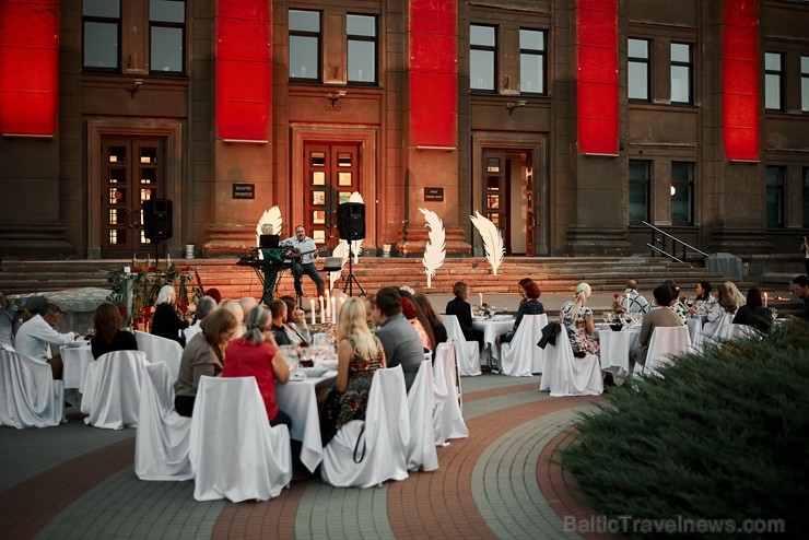 Viesnīcas Park Hotel Latgola restorāna PLAZA komanda 22.08.2019 rīkoja ekskluzīvas vakariņas neparastā vietā - Daugavpils Universitātes skvērā Viesnīcas Park Hotel Latgola restorāna PLAZA komanda 22.08.2019 rīkoja ekskluzīvas vakariņas neparastā vietā - Daugavpils Universitātes skvērā 263746