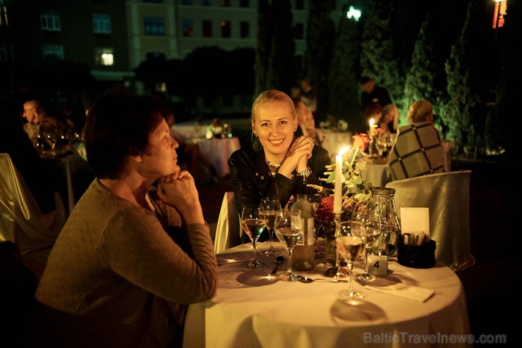 Viesnīcas Park Hotel Latgola restorāna PLAZA komanda 22.08.2019 rīkoja ekskluzīvas vakariņas neparastā vietā - Daugavpils Universitātes skvērā Viesnīcas Park Hotel Latgola restorāna PLAZA komanda 22.08.2019 rīkoja ekskluzīvas vakariņas neparastā vietā - Daugavpils Universitātes skvērā 263750