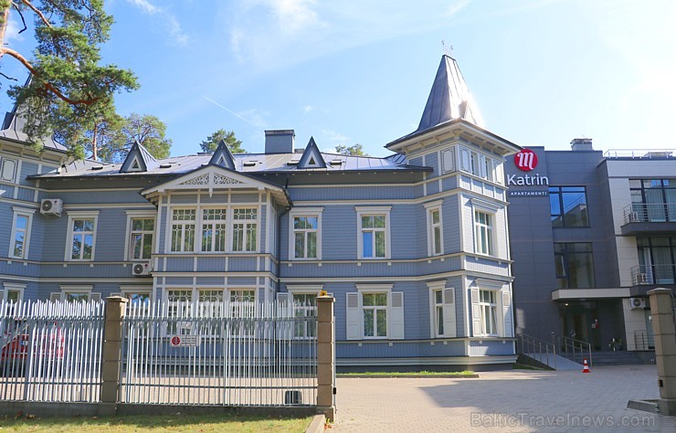 Jūrmala 1.septembri sagaida ar saulainu un labi apmeklētu pludmali. Attēlā - Katrin Apartments 264025