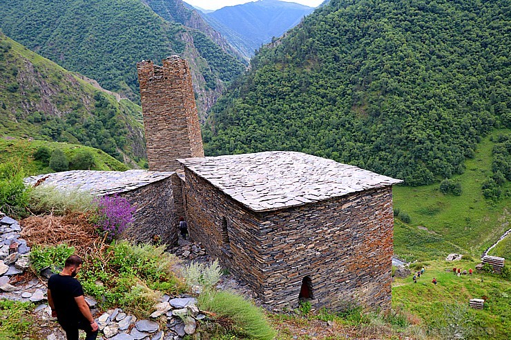 Travelnews.lv apmeklē Mutso ciemu Kaukāza kalnos un iepazīst viduslaiku cietoksni. Atbalsta: Georgia.Travel Travelnews.lv apmeklē Mutso ciemu Kaukāza kalnos un iepazīst viduslaiku cietoksni. Atbalsta: Georgia.Travel 264042