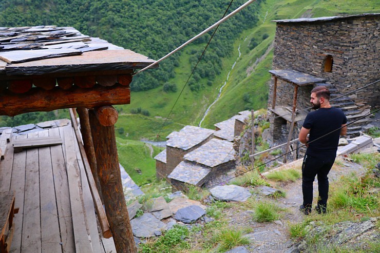 Travelnews.lv apmeklē Mutso ciemu Kaukāza kalnos un iepazīst viduslaiku cietoksni. Atbalsta: Georgia.Travel Travelnews.lv apmeklē Mutso ciemu Kaukāza kalnos un iepazīst viduslaiku cietoksni. Atbalsta: Georgia.Travel 264043