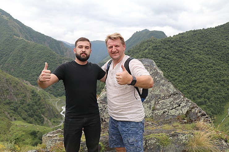 Travelnews.lv apmeklē Mutso ciemu Kaukāza kalnos un iepazīst viduslaiku cietoksni. Atbalsta: Georgia.Travel Travelnews.lv apmeklē Mutso ciemu Kaukāza kalnos un iepazīst viduslaiku cietoksni. Atbalsta: Georgia.Travel 264057