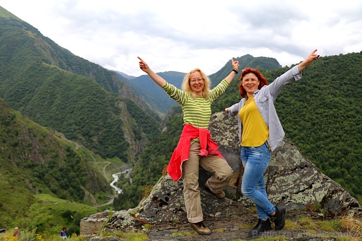 Travelnews.lv apmeklē Mutso ciemu Kaukāza kalnos un iepazīst viduslaiku cietoksni. Atbalsta: Georgia.Travel Travelnews.lv apmeklē Mutso ciemu Kaukāza kalnos un iepazīst viduslaiku cietoksni. Atbalsta: Georgia.Travel 264073
