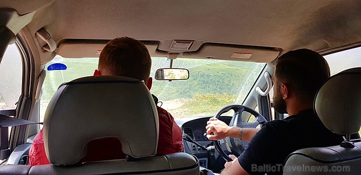 Travelnews.lv apmeklē Mutso ciemu Kaukāza kalnos un iepazīst viduslaiku cietoksni. Atbalsta: Georgia.Travel Travelnews.lv apmeklē Mutso ciemu Kaukāza kalnos un iepazīst viduslaiku cietoksni. Atbalsta: Georgia.Travel 264117