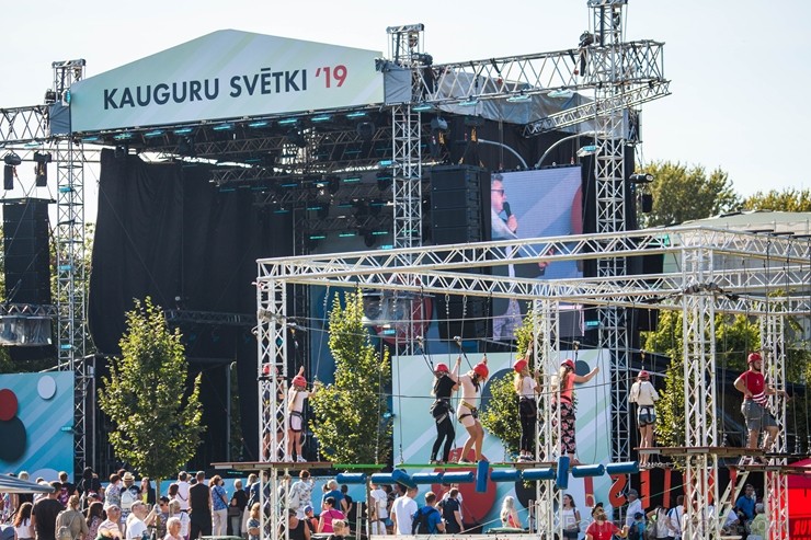 Visas sestdienas garumā Kauguros skanēja muzikāli priekšnesumi un norisinājās daudzveidīgas radošas un sportiskas aktivitātes Visas sestdienas garumā Kauguros skanēja muzikāli priekšnesumi un norisinājās daudzveidīgas radošas un sportiskas aktivitātes 264225