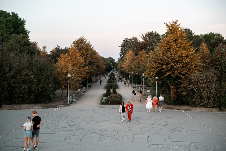 Senās uguns nakts ietvaros sveču un ugunskura gaismā Liepājas pludmalē noslēdzās jau devītais festivāls Senās uguns nakts ietvaros sveču un ugunskura gaismā Liepājas pludmalē noslēdzās jau devītais festivāls