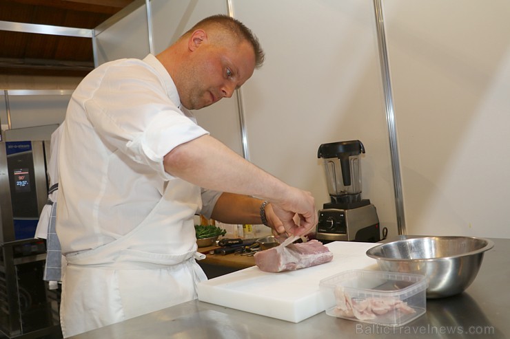 Latvijas populārākie šefpavāri izstādē «Riga Food 2019» cīnās par Latvijas labākā meistarpavāra titulu Latvijas populārākie šefpavāri izstādē «Riga Food 2019» cīnās par Latvijas labākā meistarpavāra titulu 264430