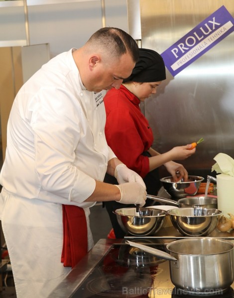 Latvijas populārākie šefpavāri izstādē «Riga Food 2019» cīnās par Latvijas labākā meistarpavāra titulu Latvijas populārākie šefpavāri izstādē «Riga Food 2019» cīnās par Latvijas labākā meistarpavāra titulu 264431
