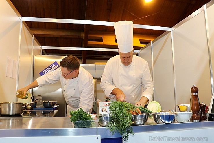 Latvijas populārākie šefpavāri izstādē «Riga Food 2019» cīnās par Latvijas labākā meistarpavāra titulu Latvijas populārākie šefpavāri izstādē «Riga Food 2019» cīnās par Latvijas labākā meistarpavāra titulu 264433