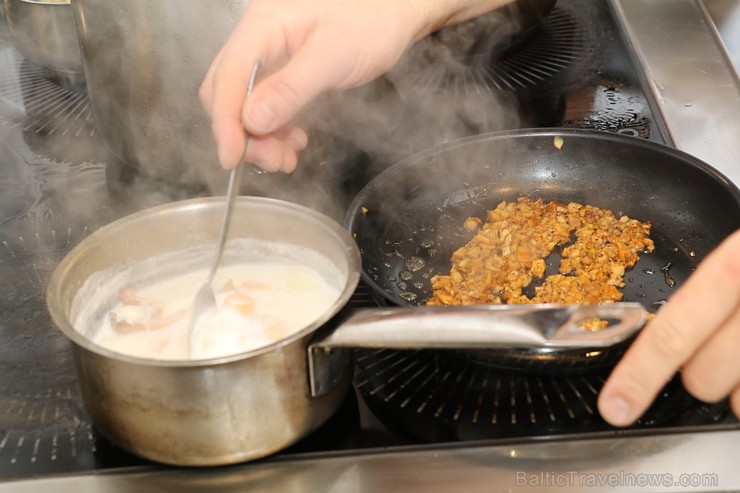 Latvijas populārākie šefpavāri izstādē «Riga Food 2019» cīnās par Latvijas labākā meistarpavāra titulu Latvijas populārākie šefpavāri izstādē «Riga Food 2019» cīnās par Latvijas labākā meistarpavāra titulu 264436
