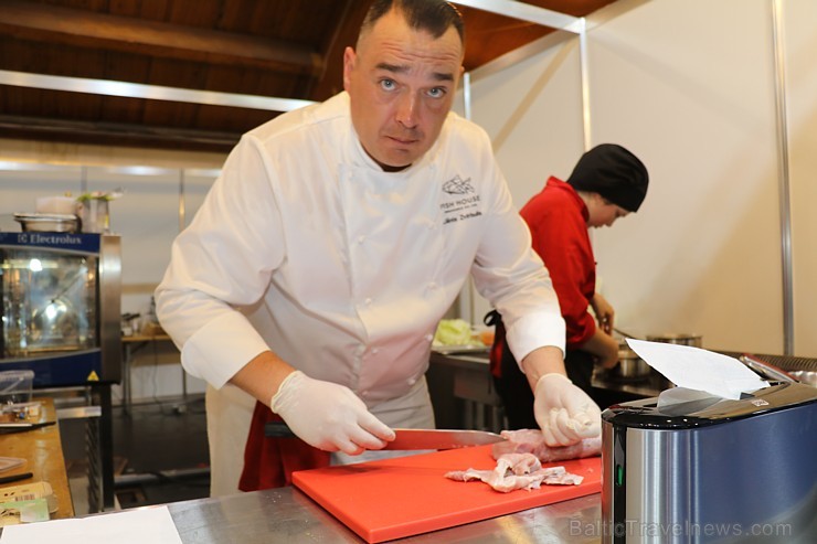 Latvijas populārākie šefpavāri izstādē «Riga Food 2019» cīnās par Latvijas labākā meistarpavāra titulu Latvijas populārākie šefpavāri izstādē «Riga Food 2019» cīnās par Latvijas labākā meistarpavāra titulu 264449