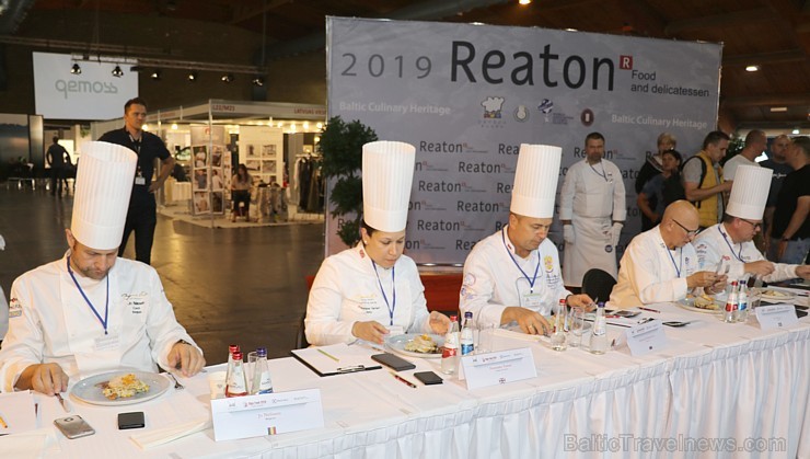 Latvijas populārākie šefpavāri izstādē «Riga Food 2019» cīnās par Latvijas labākā meistarpavāra titulu Latvijas populārākie šefpavāri izstādē «Riga Food 2019» cīnās par Latvijas labākā meistarpavāra titulu 264450