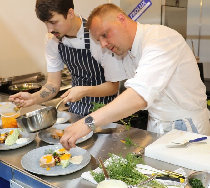 Latvijas populārākie šefpavāri izstādē «Riga Food 2019» cīnās par Latvijas labākā meistarpavāra titulu Latvijas populārākie šefpavāri izstādē «Riga Food 2019» cīnās par Latvijas labākā meistarpavāra titulu 264453