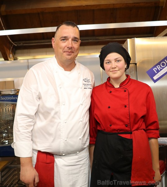 Latvijas populārākie šefpavāri izstādē «Riga Food 2019» cīnās par Latvijas labākā meistarpavāra titulu Latvijas populārākie šefpavāri izstādē «Riga Food 2019» cīnās par Latvijas labākā meistarpavāra titulu 264473