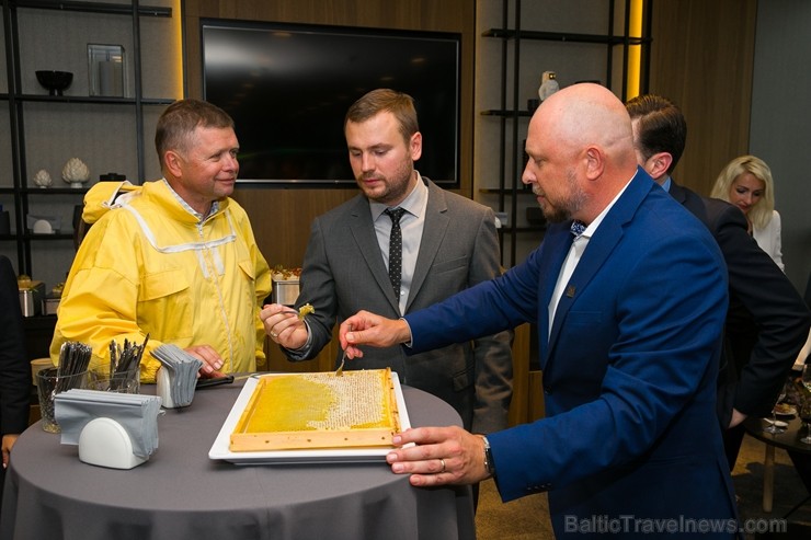 Rīgā, Dzirnavu ielā, oficiāli atvērta Latvijā pirmā un Baltijā lielākā «Marriott» tīkla viesnīcu «AC Hotel Riga» 264563