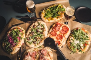 Restorānā «Easy Beer» var nobaudīt Latvijā vienīgo romiešu picu jeb pinca