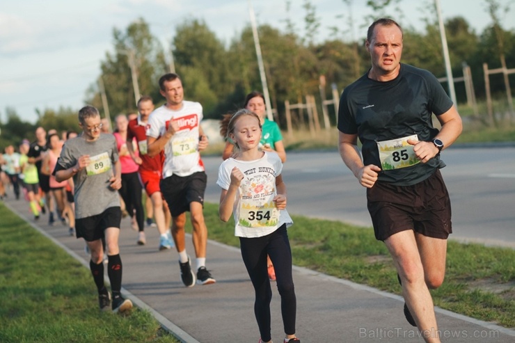 Pozitīvā, sportiskā un jautrā gaisotnē, pulcējot vairāk kā pus tūkstoti dalībnieku, noslēdzās skriešanas seriāla Pozitīvā, sportiskā un jautrā gaisotnē, pulcējot vairāk kā pus tūkstoti dalībnieku, noslēdzās skriešanas seriāla