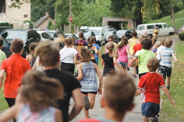 Pozitīvā, sportiskā un jautrā gaisotnē, pulcējot vairāk kā pus tūkstoti dalībnieku, noslēdzās skriešanas seriāla Pozitīvā, sportiskā un jautrā gaisotnē, pulcējot vairāk kā pus tūkstoti dalībnieku, noslēdzās skriešanas seriāla
