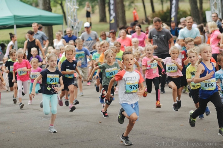 Pozitīvā, sportiskā un jautrā gaisotnē, pulcējot vairāk kā pus tūkstoti dalībnieku, noslēdzās skriešanas seriāla Pozitīvā, sportiskā un jautrā gaisotnē, pulcējot vairāk kā pus tūkstoti dalībnieku, noslēdzās skriešanas seriāla