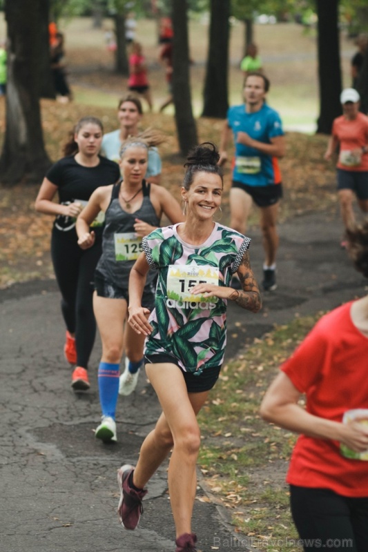 Pozitīvā, sportiskā un jautrā gaisotnē, pulcējot vairāk kā pus tūkstoti dalībnieku, noslēdzās skriešanas seriāla Pozitīvā, sportiskā un jautrā gaisotnē, pulcējot vairāk kā pus tūkstoti dalībnieku, noslēdzās skriešanas seriāla