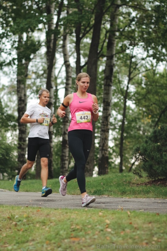 Pozitīvā, sportiskā un jautrā gaisotnē, pulcējot vairāk kā pus tūkstoti dalībnieku, noslēdzās skriešanas seriāla Pozitīvā, sportiskā un jautrā gaisotnē, pulcējot vairāk kā pus tūkstoti dalībnieku, noslēdzās skriešanas seriāla