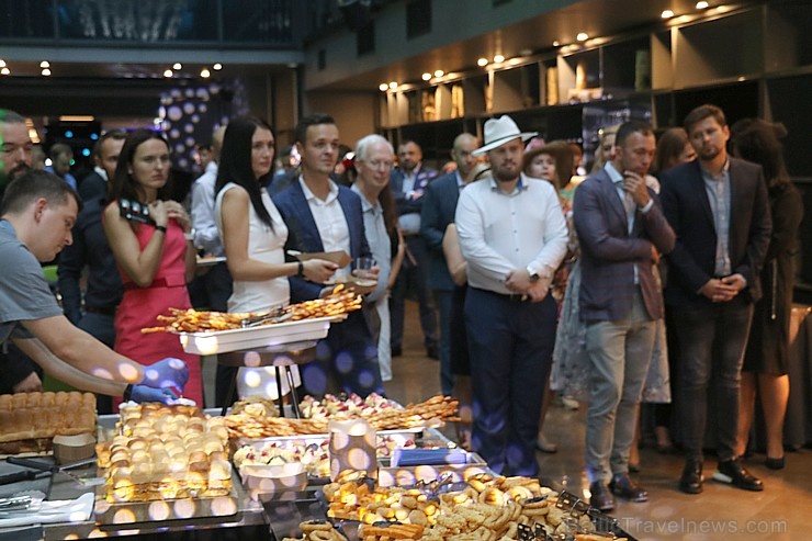 Vecrīgas 5 zvaigžņu viesnīca «Pullman Riga Old Town» 13.09.2019 svin 3.gadu jubileju ar zirga tematiku Vecrīgas 5 zvaigžņu viesnīca «Pullman Riga Old Town» 13.09.2019 svin 3.gadu jubileju ar zirga tematiku 265450