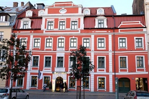 Vecrīgas 5 zvaigžņu viesnīca «Pullman Riga Old Town» svin 3.gadu jubileju ar Kentakī Derbija tematiku