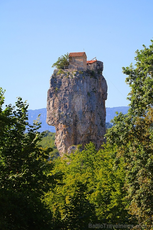 Travelnews.lv apmeklē klinšu torni Katskhi Pillar, kur 40 metru augstumā atrodas klosteris. Atbalsta: Georgia.Travel Travelnews.lv apmeklē klinšu torni Katskhi Pillar, kur 40 metru augstumā atrodas klosteris. Atbalsta: Georgia.Travel 265688