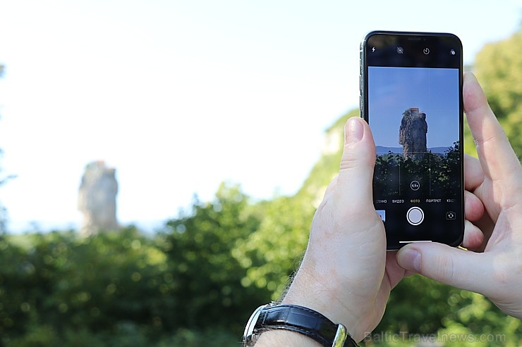 Travelnews.lv apmeklē klinšu torni Katskhi Pillar, kur 40 metru augstumā atrodas klosteris. Atbalsta: Georgia.Travel Travelnews.lv apmeklē klinšu torni Katskhi Pillar, kur 40 metru augstumā atrodas klosteris. Atbalsta: Georgia.Travel 265690