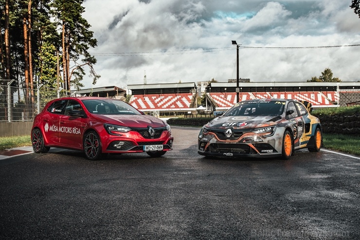 Travelnews.lv ar «Renault Mūsa Motors Rīga» atbalstu iepazīst Pasaules rallijkrosa čempionāta aizkulises Latvijā. Foto: Toms Svilāns Travelnews.lv ar «Renault Mūsa Motors Rīga» atbalstu iepazīst Pasaules rallijkrosa čempionāta aizkulises Latvijā. Foto: Toms Svilāns 265714