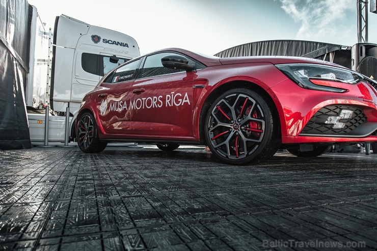 Travelnews.lv ar «Renault Mūsa Motors Rīga» atbalstu iepazīst Pasaules rallijkrosa čempionāta aizkulises Latvijā. Foto: Toms Svilāns Travelnews.lv ar «Renault Mūsa Motors Rīga» atbalstu iepazīst Pasaules rallijkrosa čempionāta aizkulises Latvijā. Foto: Toms Svilāns 265719