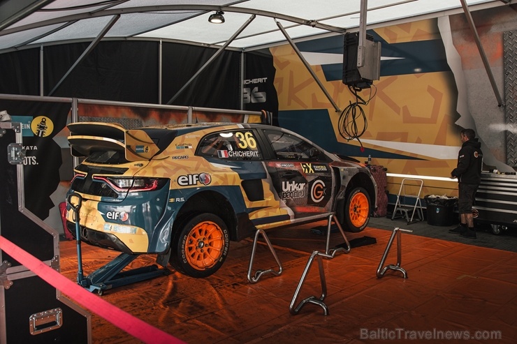 Travelnews.lv ar «Renault Mūsa Motors Rīga» atbalstu iepazīst Pasaules rallijkrosa čempionāta aizkulises Latvijā. Foto: Toms Svilāns Travelnews.lv ar «Renault Mūsa Motors Rīga» atbalstu iepazīst Pasaules rallijkrosa čempionāta aizkulises Latvijā. Foto: Toms Svilāns 265721