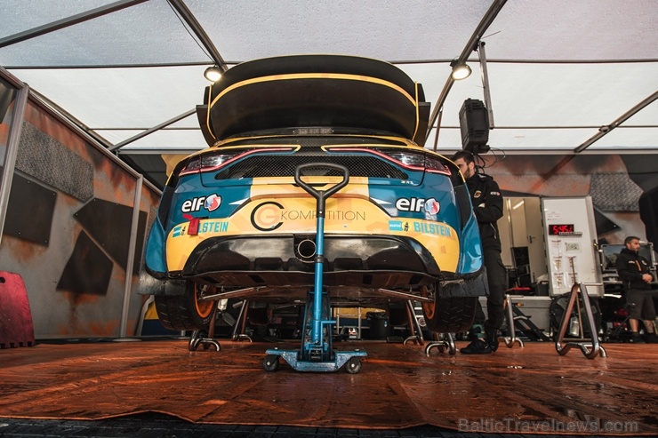 Travelnews.lv ar «Renault Mūsa Motors Rīga» atbalstu iepazīst Pasaules rallijkrosa čempionāta aizkulises Latvijā. Foto: Toms Svilāns Travelnews.lv ar «Renault Mūsa Motors Rīga» atbalstu iepazīst Pasaules rallijkrosa čempionāta aizkulises Latvijā. Foto: Toms Svilāns 265722