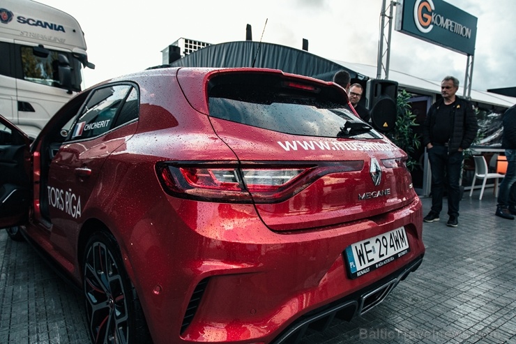 Travelnews.lv ar «Renault Mūsa Motors Rīga» atbalstu iepazīst Pasaules rallijkrosa čempionāta aizkulises Latvijā. Foto: Toms Svilāns Travelnews.lv ar «Renault Mūsa Motors Rīga» atbalstu iepazīst Pasaules rallijkrosa čempionāta aizkulises Latvijā. Foto: Toms Svilāns 265733