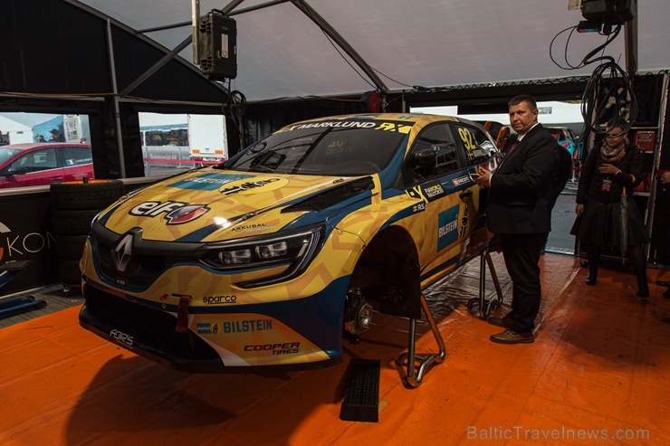 Travelnews.lv ar «Renault Mūsa Motors Rīga» atbalstu iepazīst Pasaules rallijkrosa čempionāta aizkulises Latvijā. Foto: Toms Svilāns Travelnews.lv ar «Renault Mūsa Motors Rīga» atbalstu iepazīst Pasaules rallijkrosa čempionāta aizkulises Latvijā. Foto: Toms Svilāns 265735