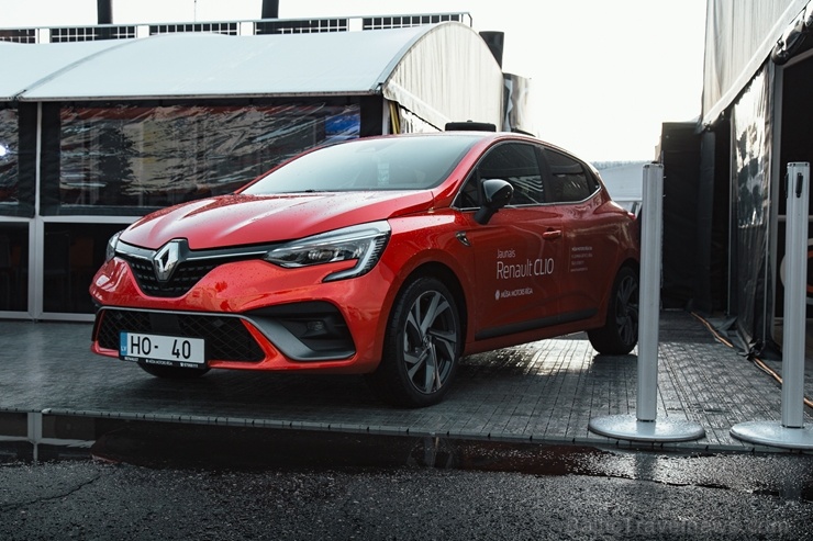 Travelnews.lv ar «Renault Mūsa Motors Rīga» atbalstu iepazīst Pasaules rallijkrosa čempionāta aizkulises Latvijā. Foto: Toms Svilāns Travelnews.lv ar «Renault Mūsa Motors Rīga» atbalstu iepazīst Pasaules rallijkrosa čempionāta aizkulises Latvijā. Foto: Toms Svilāns 265739