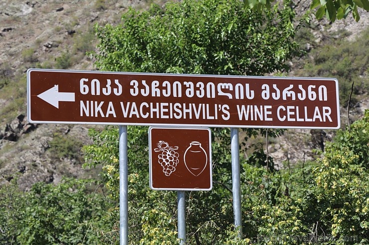 Travelnews.lv nakšņo bijušā kultūras ministra Nika Vacheishvili viesu namā, izbauda mājas vīnu un virtuvi. Atbalsta: Georgia.Travel Travelnews.lv nakšņo bijušā kultūras ministra Nika Vacheishvili viesu namā, izbauda mājas vīnu un virtuvi. Atbalsta: Georgia.Travel 265789