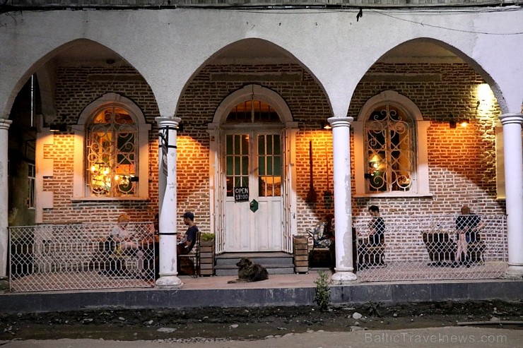 Travelnews.lv apmeklē garšīgu Kutaisi restorānu-vīna bāru «Sapere». Atbalsta: Georgia.Travel 265904